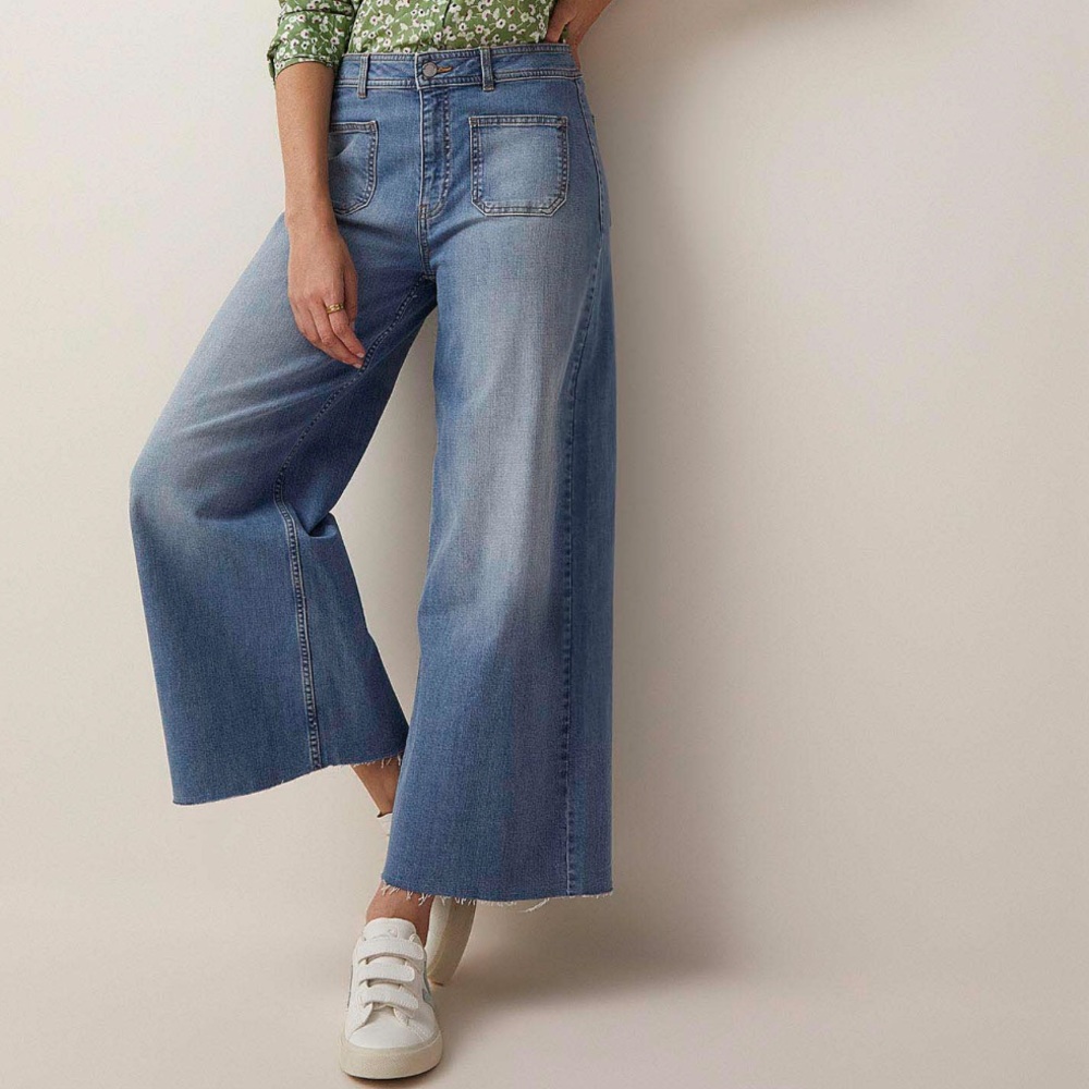 United Colors Of Benetton Faded Cropped Ultra-wide Jean Size 4 Stained